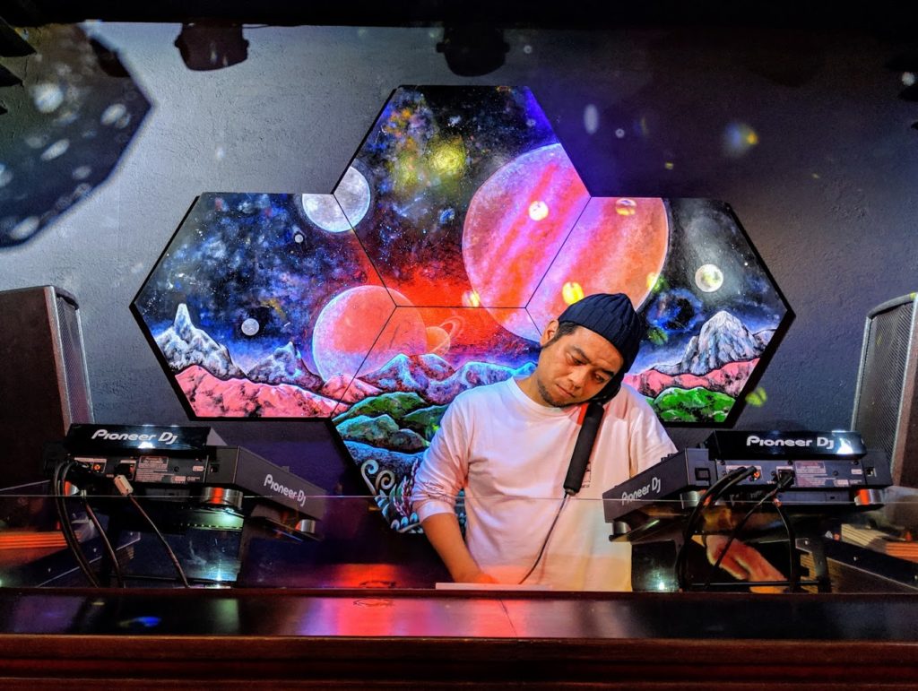  Debris DJ Bar, nightclub. 